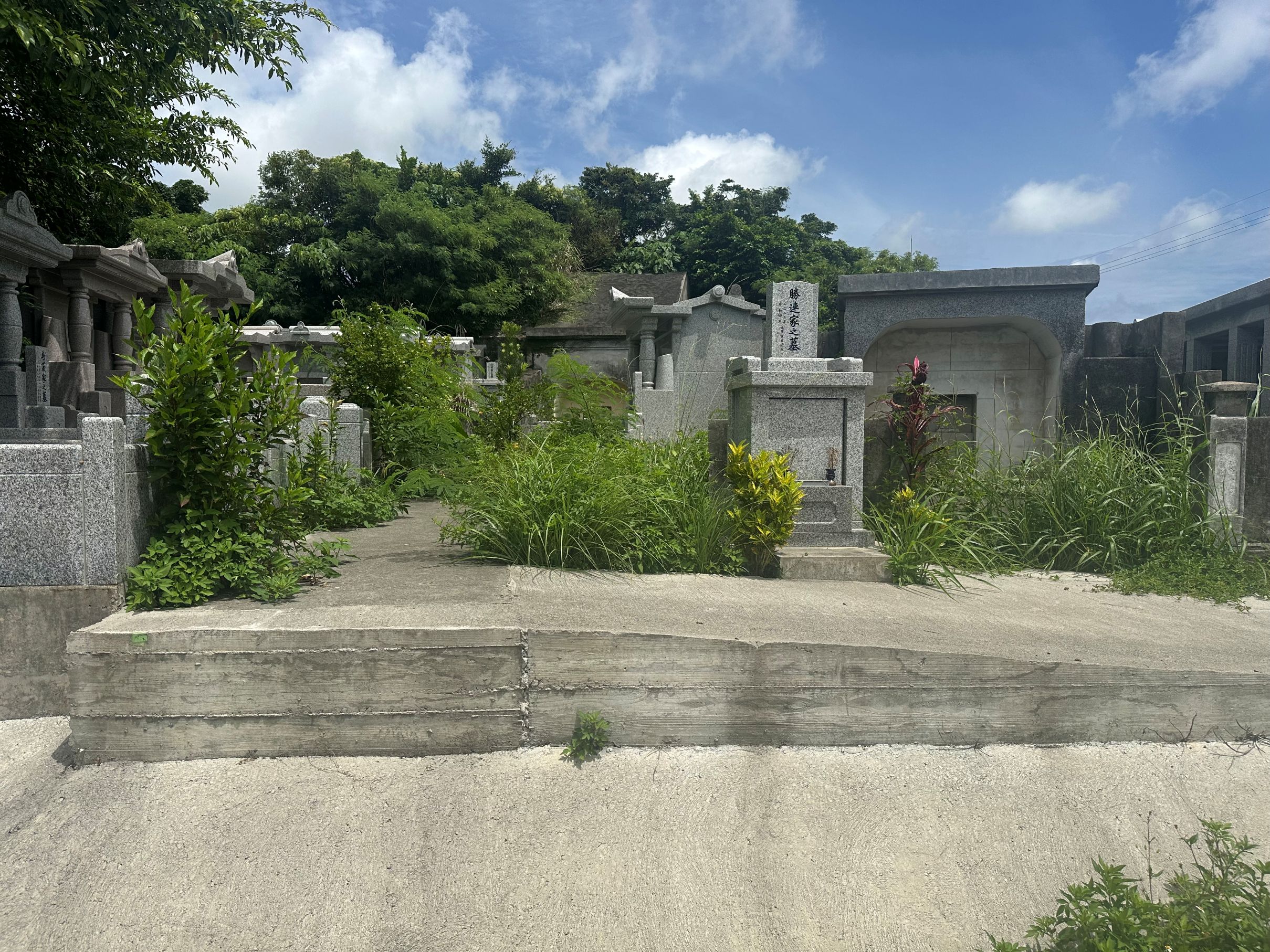 識名墓地